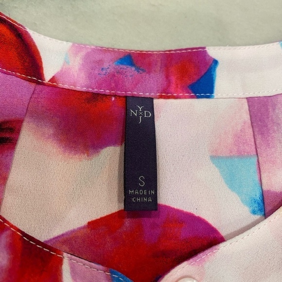 NYDJ Henley Blouse size Small Floral Flowy 3/4 Length Sleeves - Picture 4 of 15